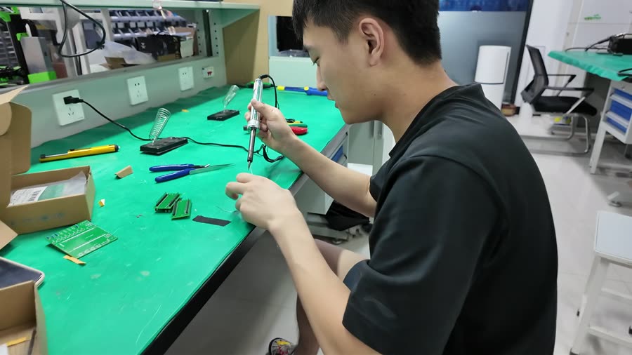 初三孩子考不上高中，读中专以后还有没有机会继续上大学？